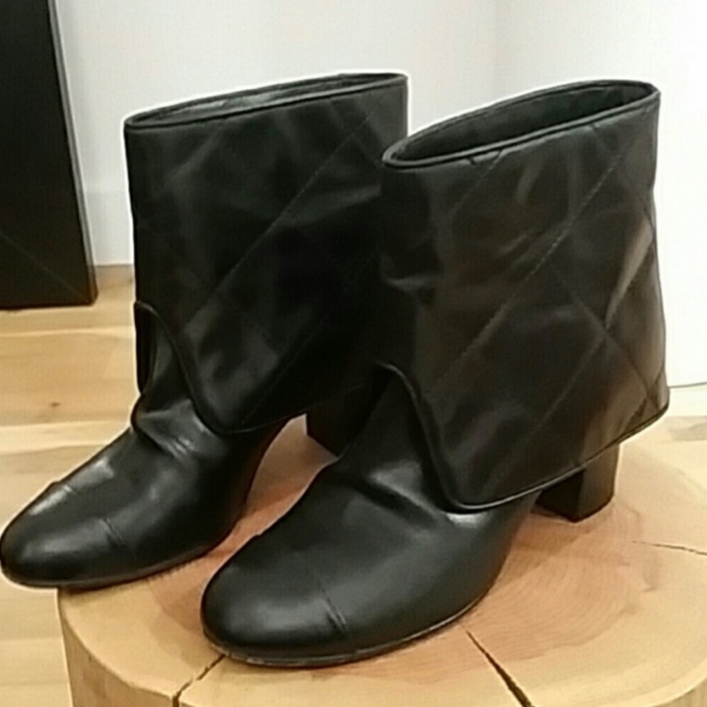 CHANEL quilted black leather booties - Picture 4 of 5